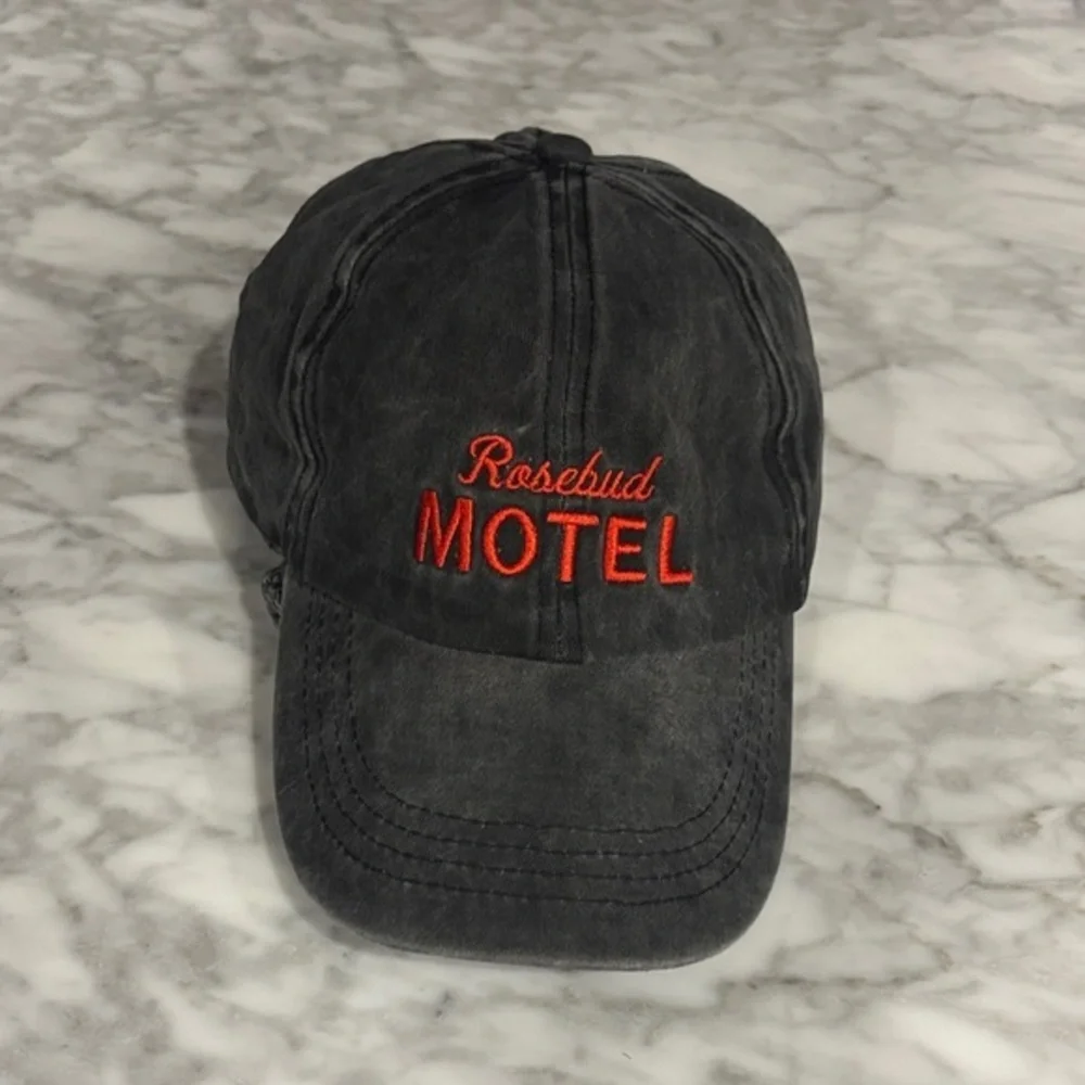 Rosebud Motel Black Cap